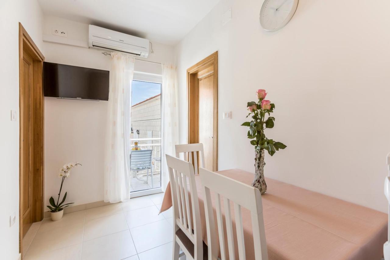 Apartmani Bezmalinovic Bol Bagian luar foto