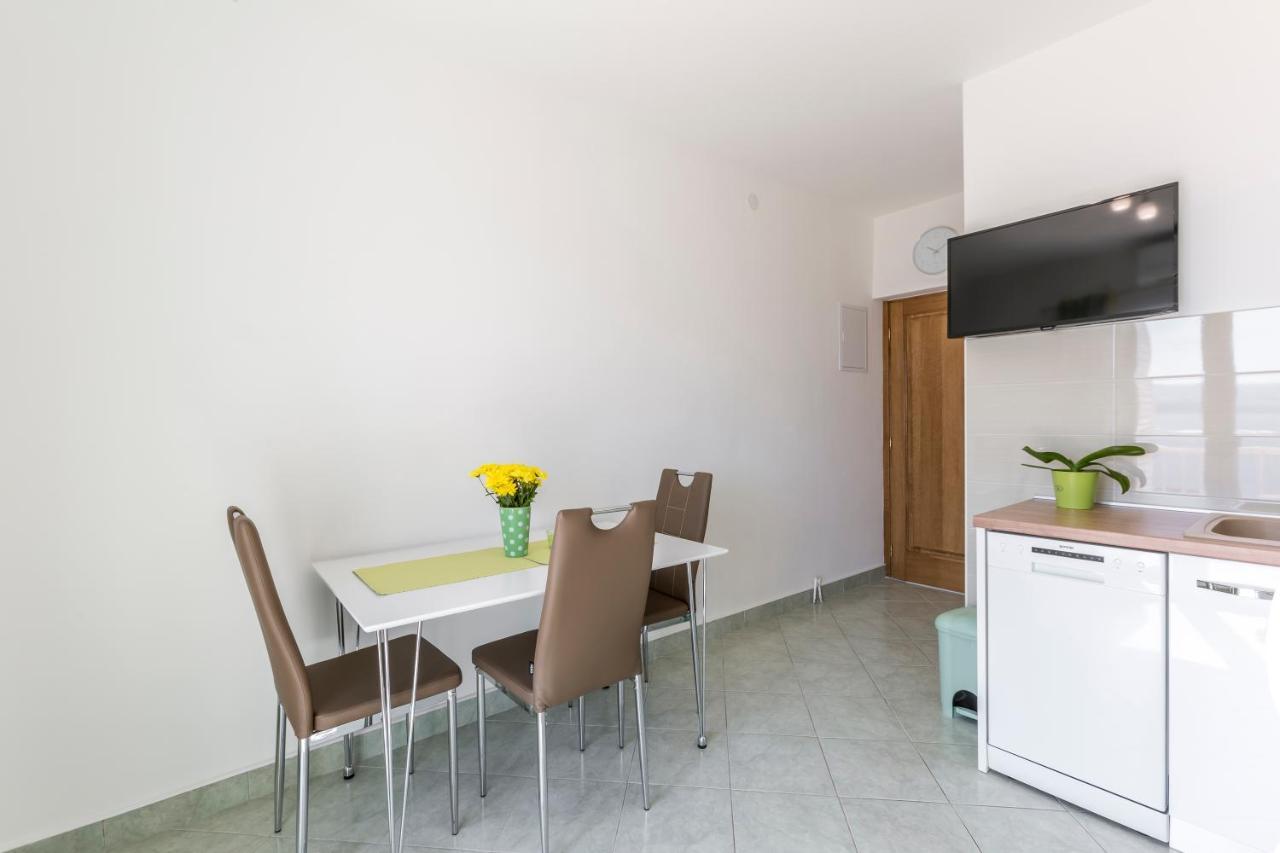 Apartmani Bezmalinovic Bol Bagian luar foto