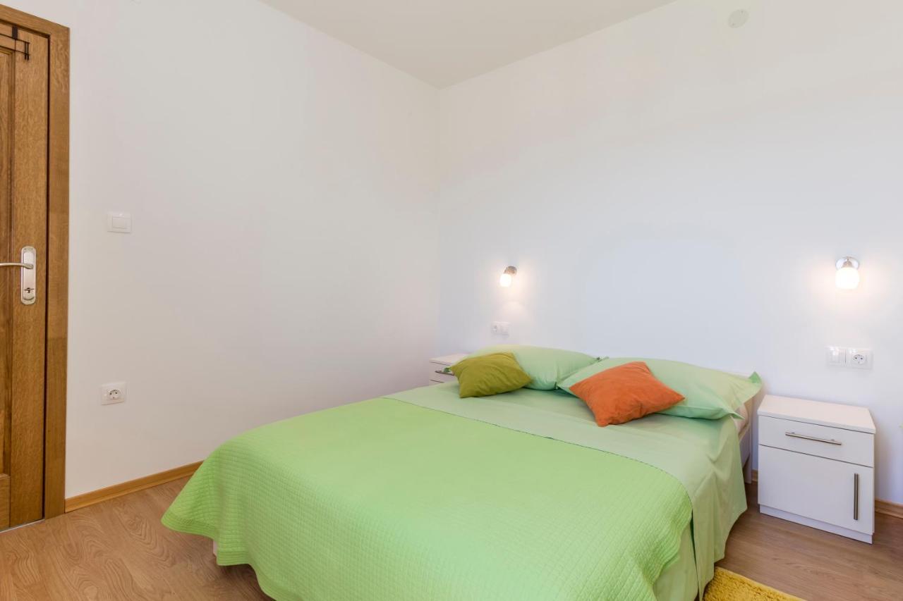 Apartmani Bezmalinovic Bol Bagian luar foto