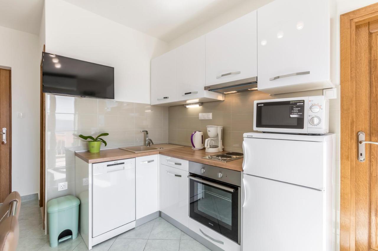 Apartmani Bezmalinovic Bol Bagian luar foto