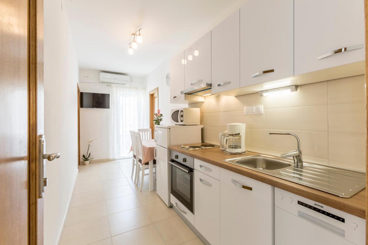 Apartmani Bezmalinovic Bol Bagian luar foto