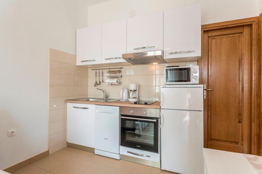 Apartmani Bezmalinovic Bol Bagian luar foto