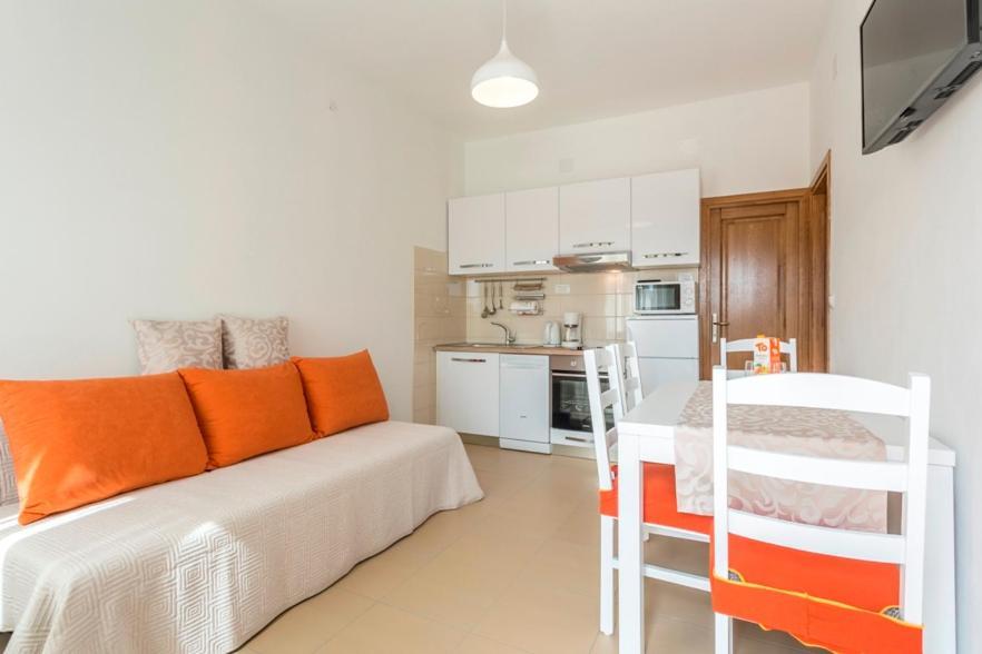 Apartmani Bezmalinovic Bol Bagian luar foto