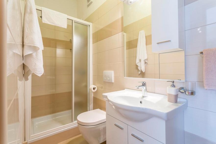 Apartmani Bezmalinovic Bol Bagian luar foto