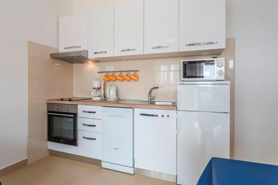 Apartmani Bezmalinovic Bol Bagian luar foto