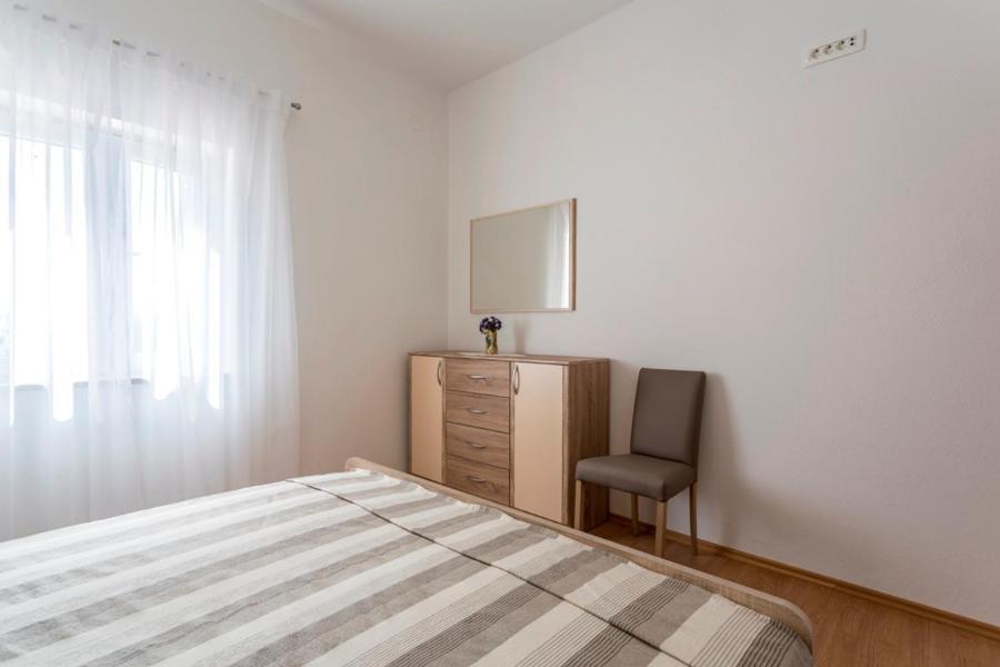 Apartmani Bezmalinovic Bol Bagian luar foto