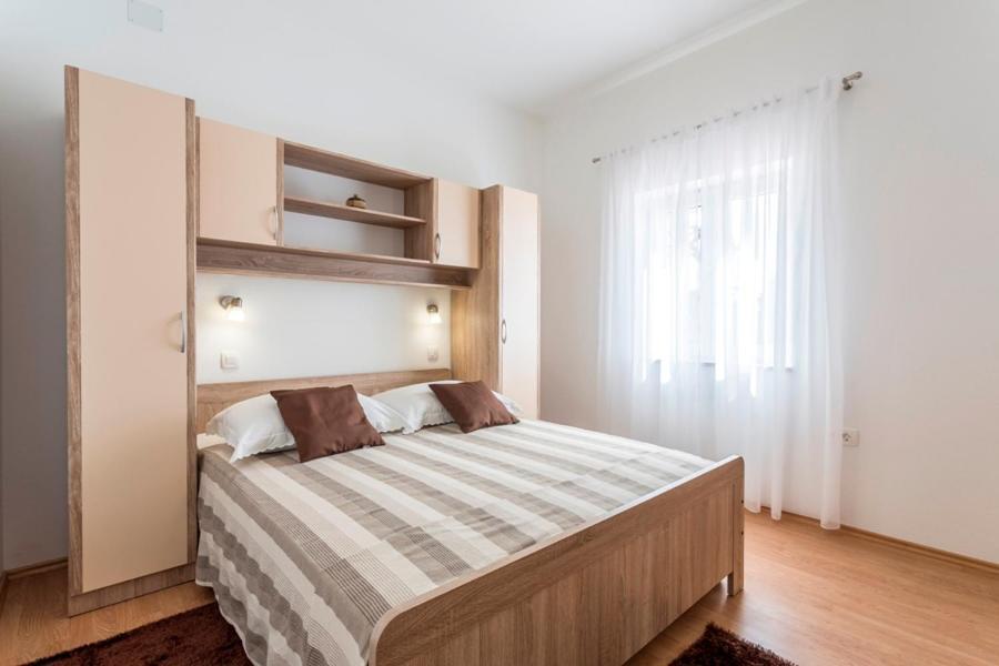 Apartmani Bezmalinovic Bol Bagian luar foto